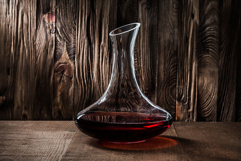 OEM Handmade Wine Decanter 685ML Luxury Wine Decanter Dishwasher Safe