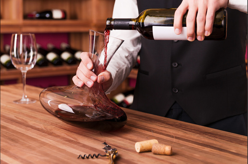 OEM Handmade Wine Decanter 685ML Luxury Wine Decanter Dishwasher Safe